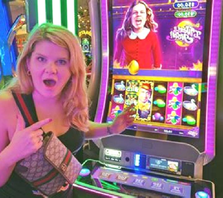 Willy Wonka I Want It Now slot machine