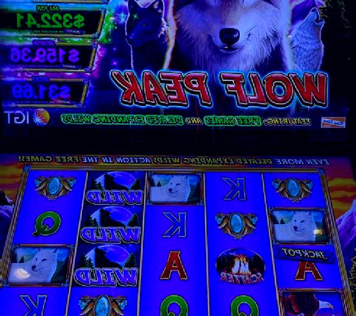 Wolf Fang - Frozen Wilds slot machine