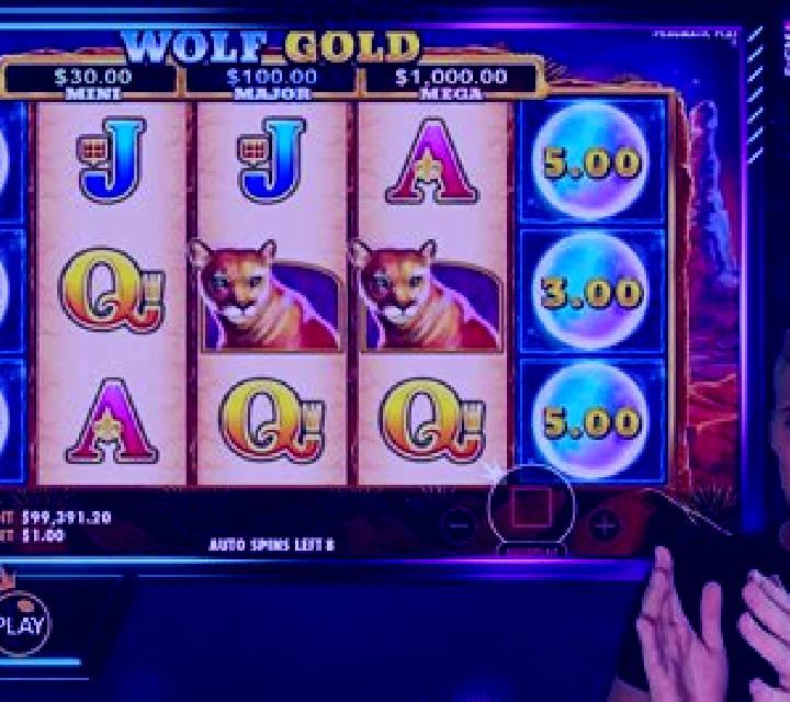 Wolf Gold Ultimate slot machine