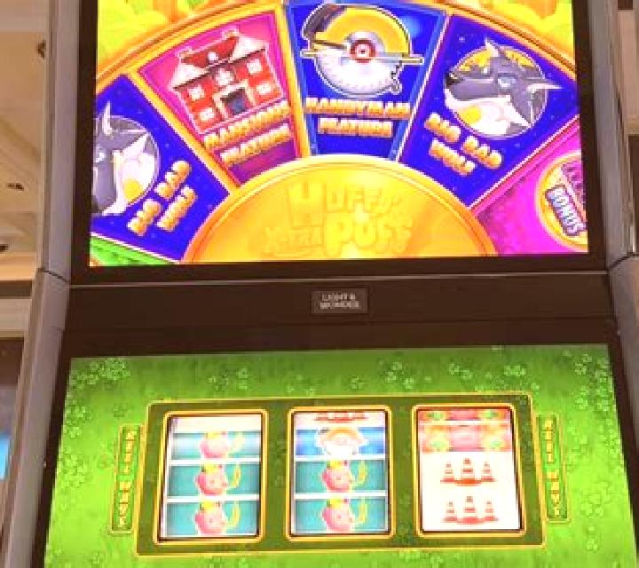 Wolf Money Xtra Choice slot machine