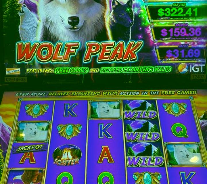 Wolf Peak slot machine
