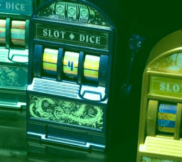 Wolfpack Pays Dice slot machine