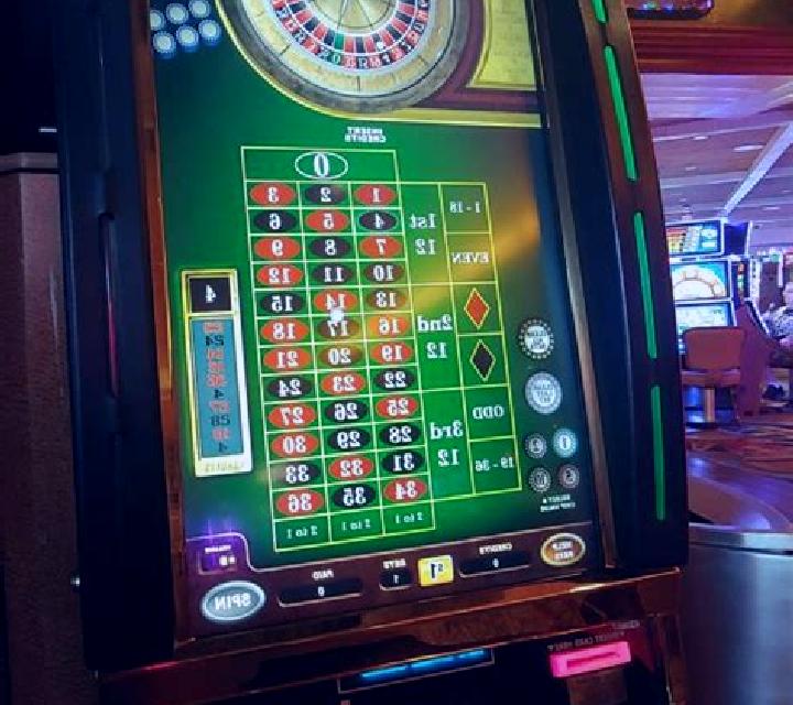 x777 Roulette slot machine