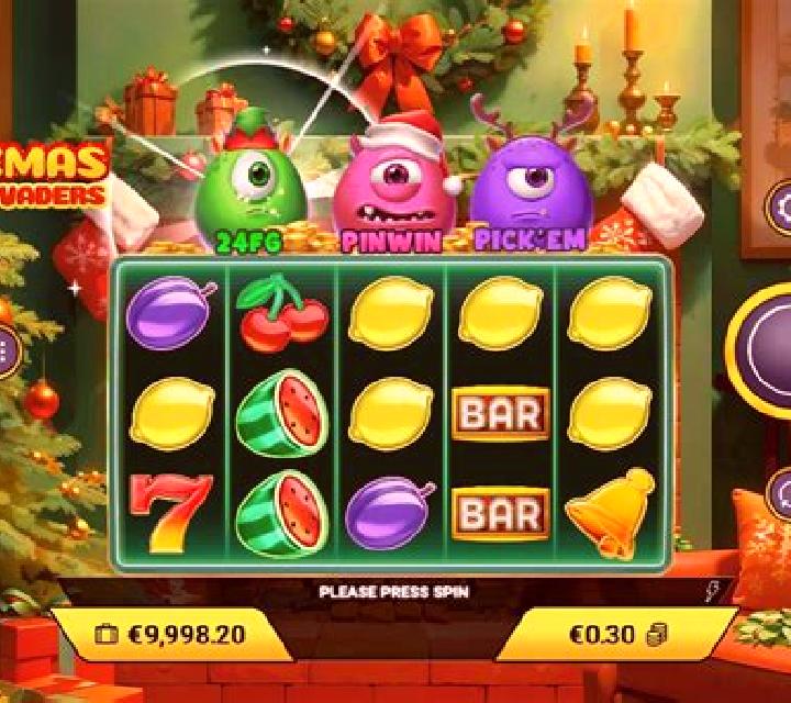 Xmas Invaders slot game