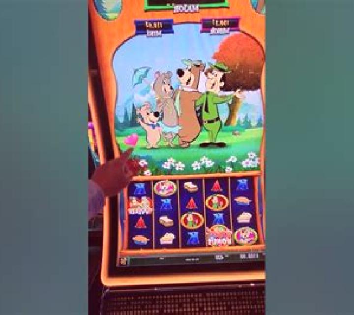 Yogi Bear slot machine