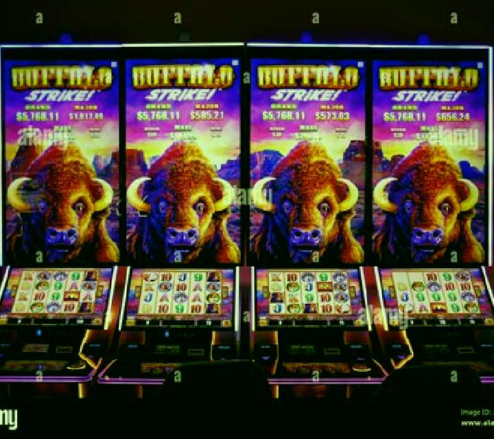 Zee Strike slot machine