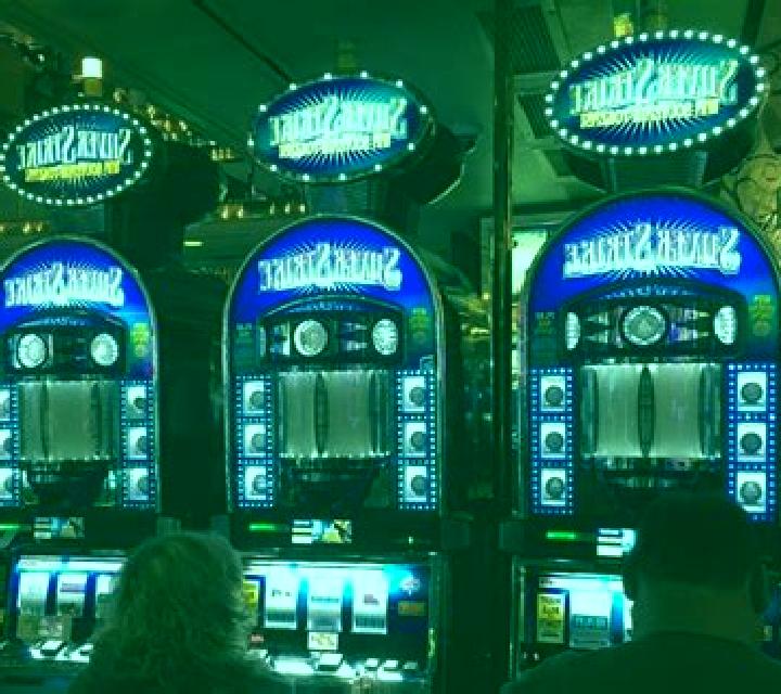 Zeus s Thunderbolt 10000 Storm Strike slot machine