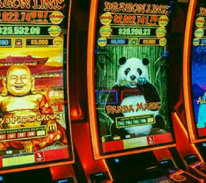 Zhong Yi and Dragon slot machine